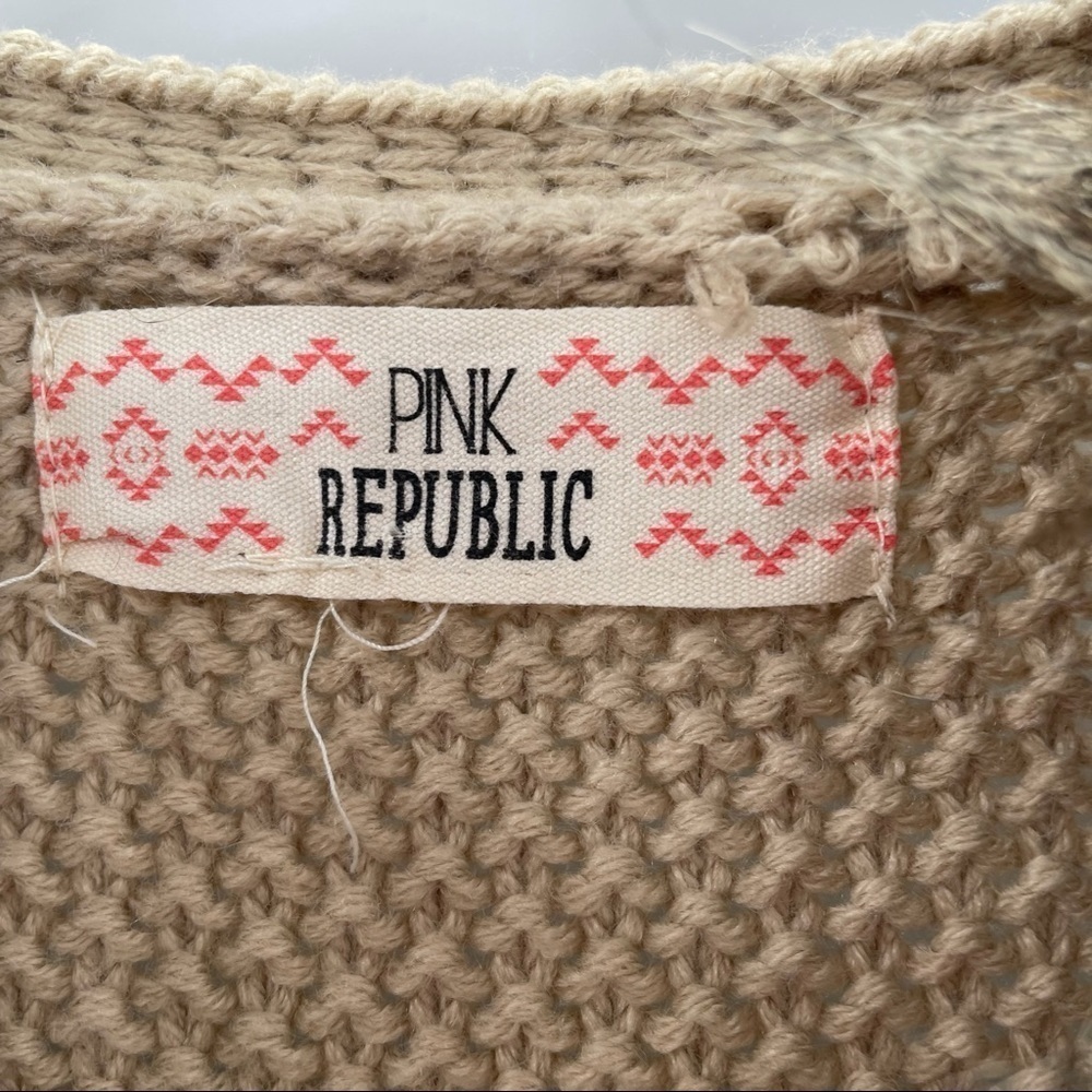 Pink Republic Faux Fur / Feather Vest - Picture 12 of 13